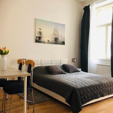 Modern Cozy Apartment In Central Prag Eksteriør billede