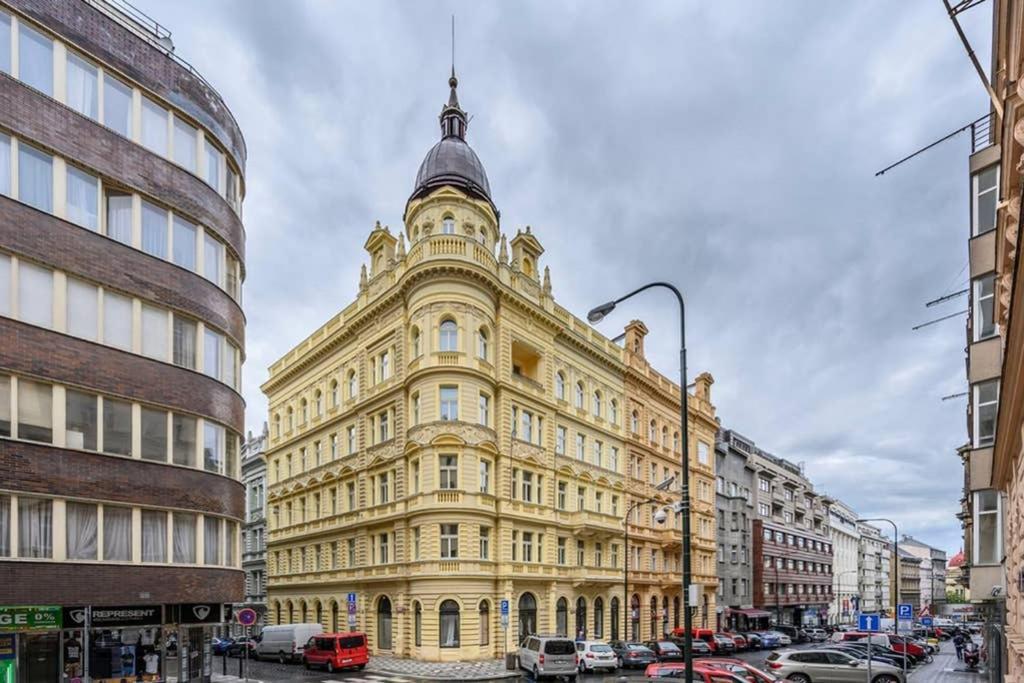 Modern Cozy Apartment In Central Prag Eksteriør billede