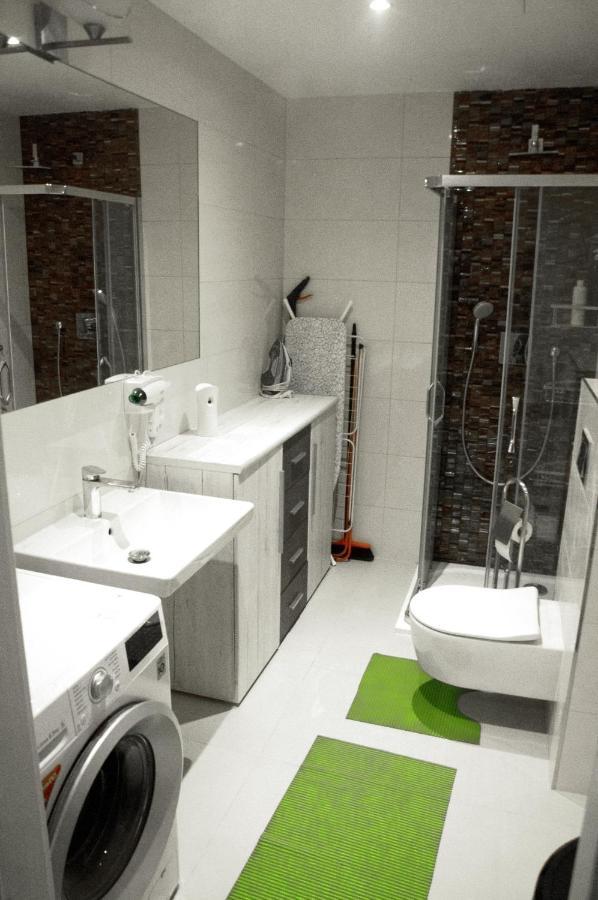 Modern Cozy Apartment In Central Prag Eksteriør billede