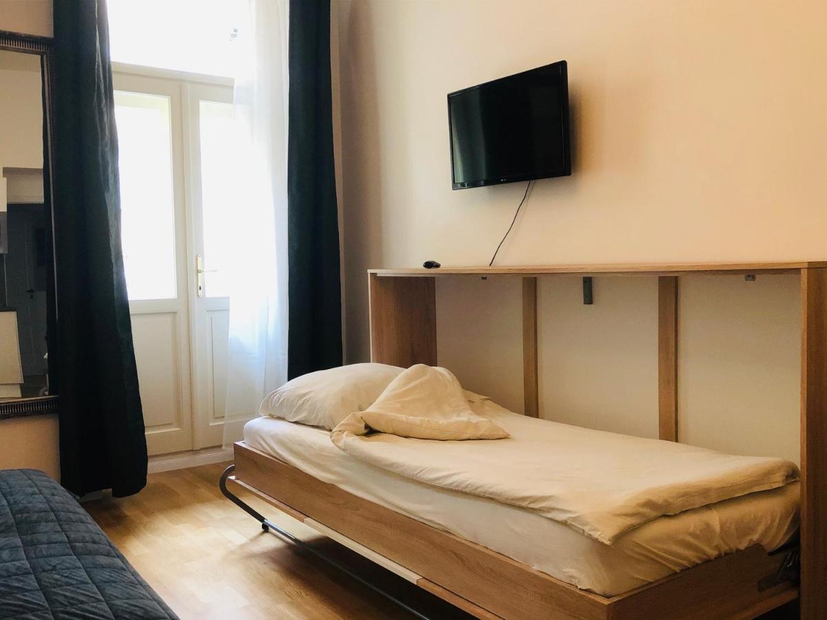 Modern Cozy Apartment In Central Prag Eksteriør billede
