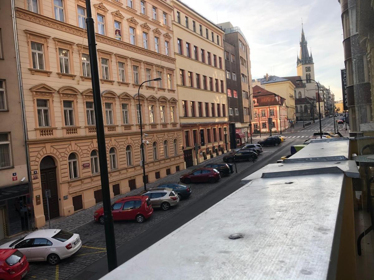 Modern Cozy Apartment In Central Prag Eksteriør billede