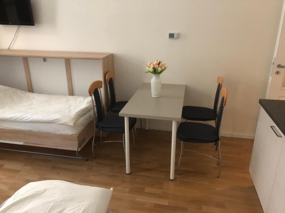 Modern Cozy Apartment In Central Prag Eksteriør billede
